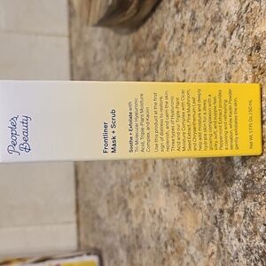 People's Beauty Frontliner mask + scrub